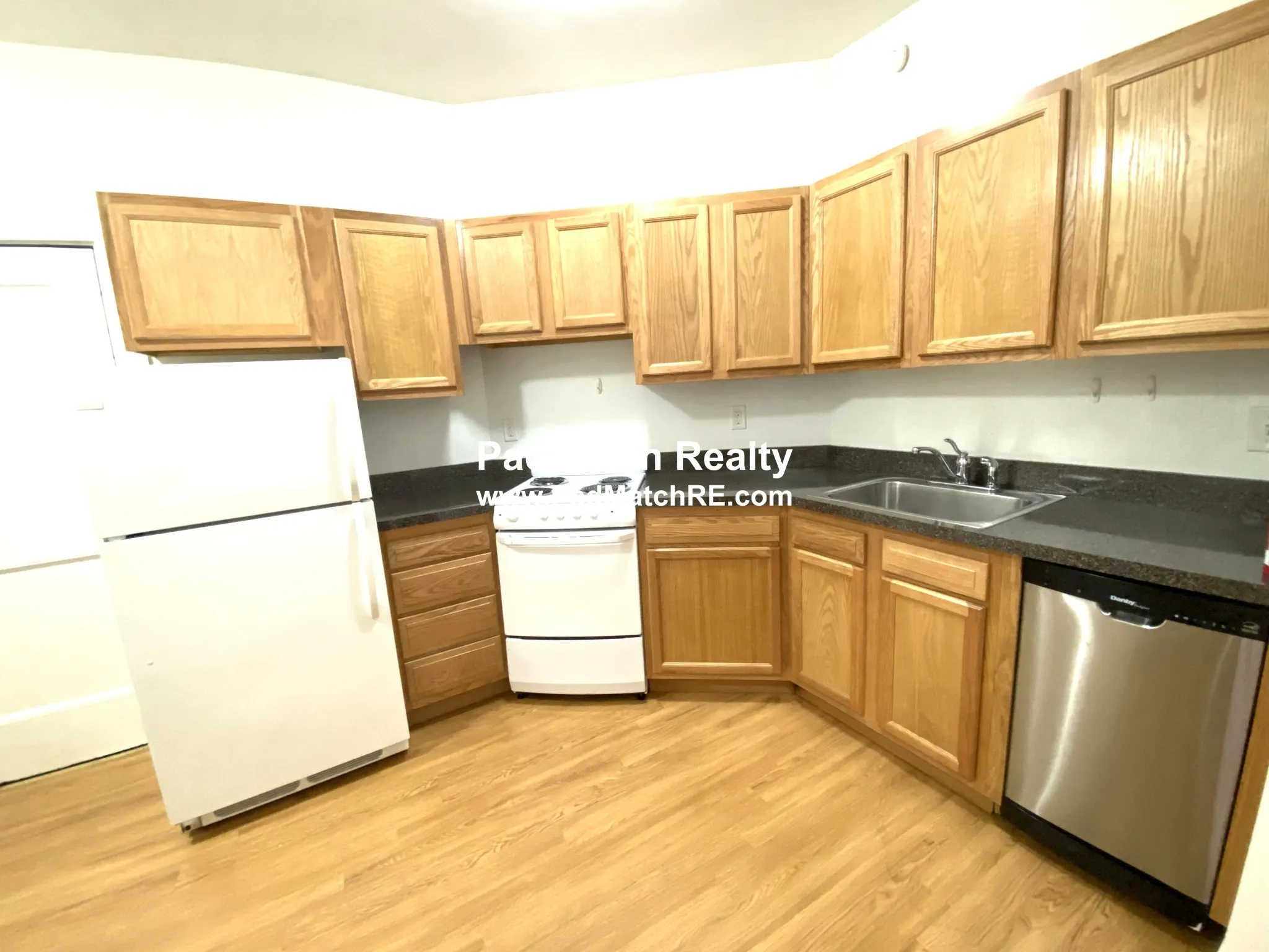 2 bed, 1 bath apartment for rent at 1589 Beacon St Unit 4, Brookline — photo 4 of 14