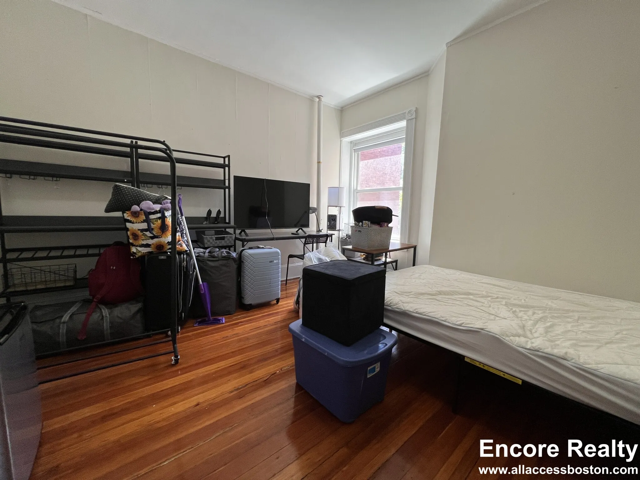 2 bed, 1 bath apartment for rent at 1589 Beacon St Unit 4, Brookline — photo 2 of 20
