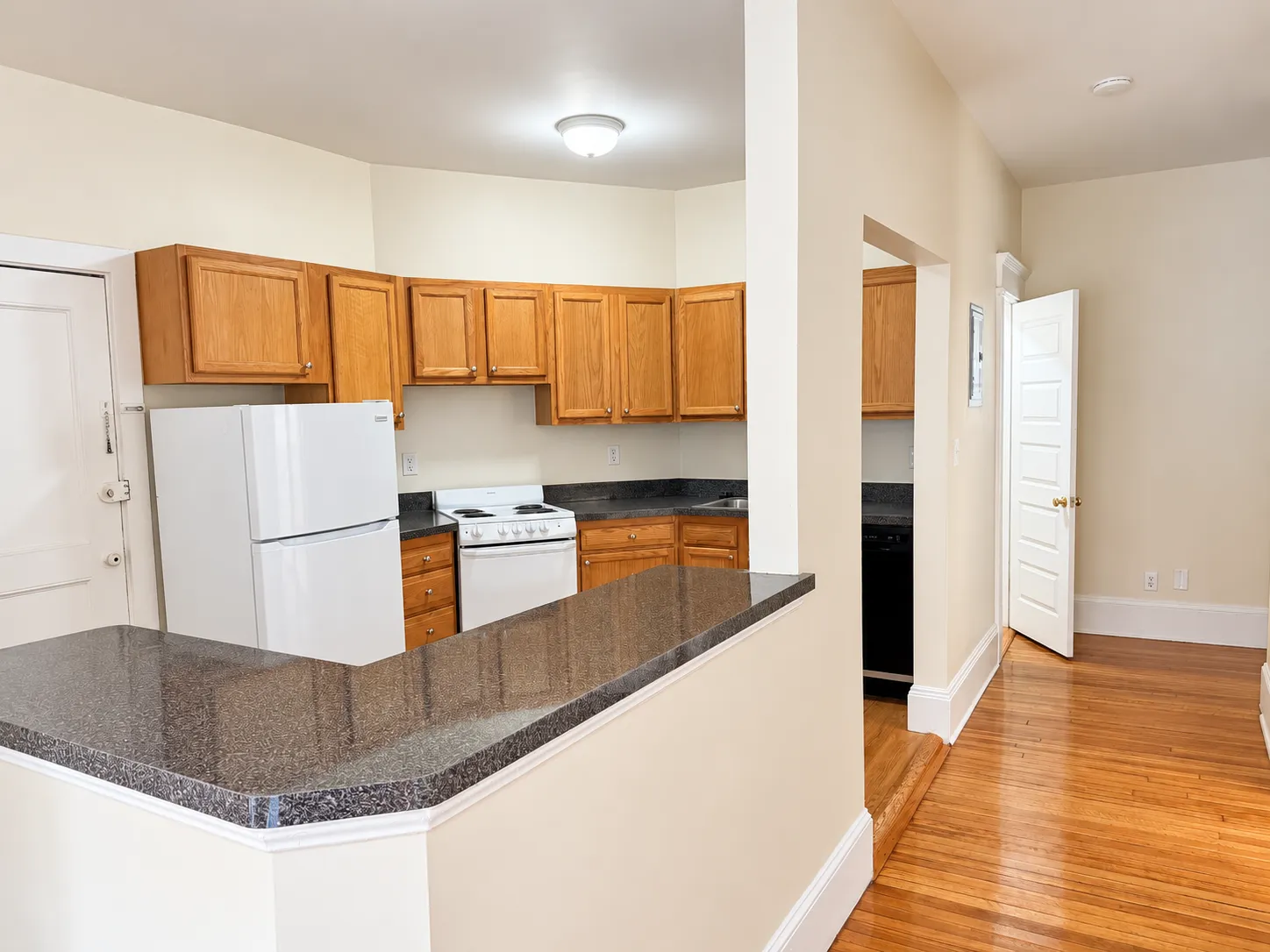 2 bed, 1 bath apartment for rent at 1589 Beacon St Unit 4, Brookline