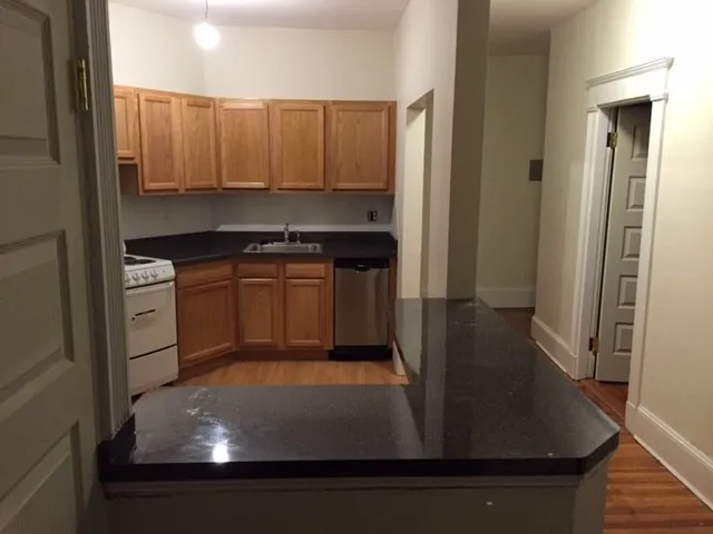 2 bed, 1 bath apartment for rent at 1589 Beacon St Unit 4, Brookline — photo 3 of 11