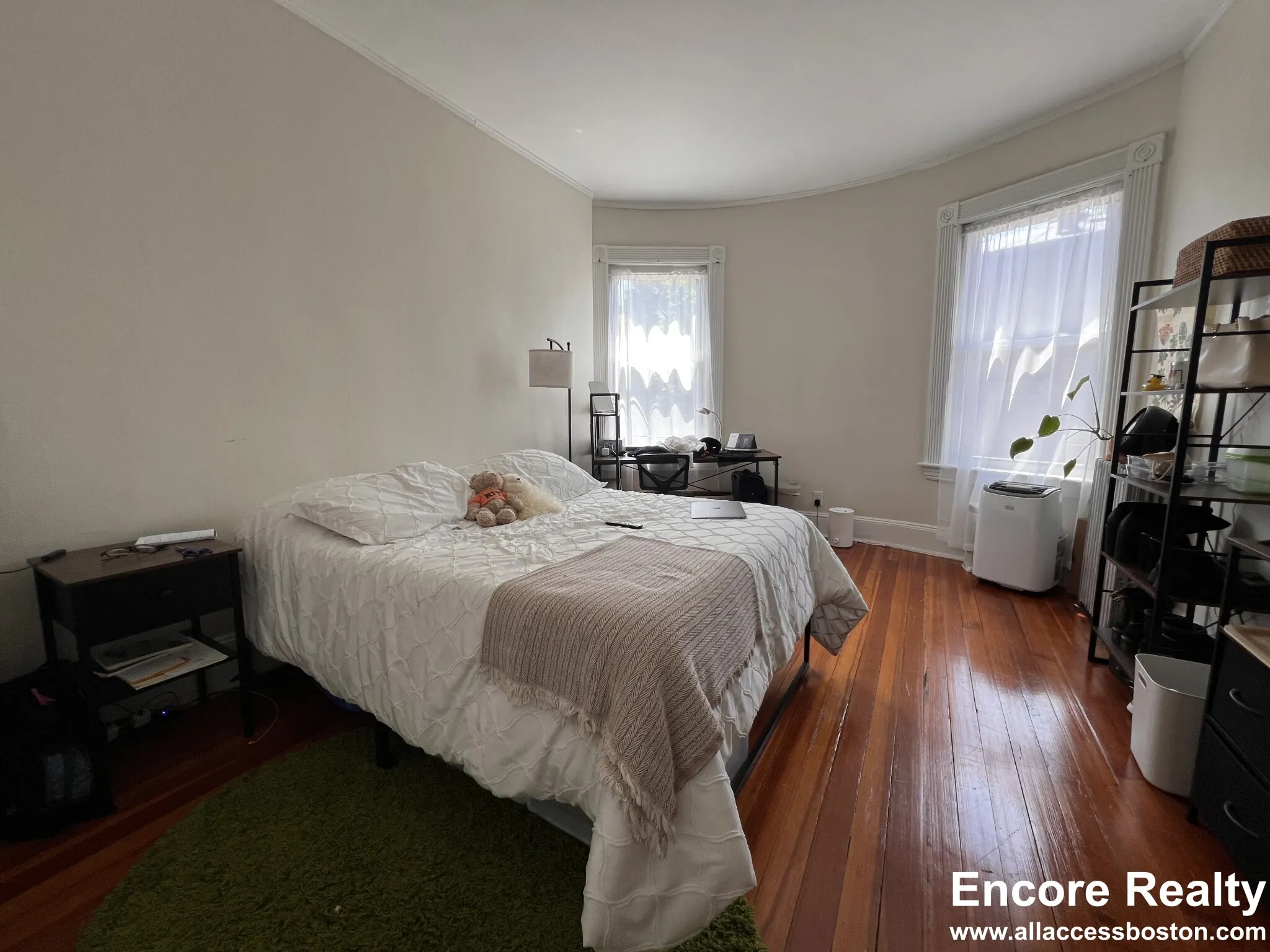 2 bed, 1 bath apartment for rent at 1589 Beacon St Unit 4, Brookline — photo 4 of 20