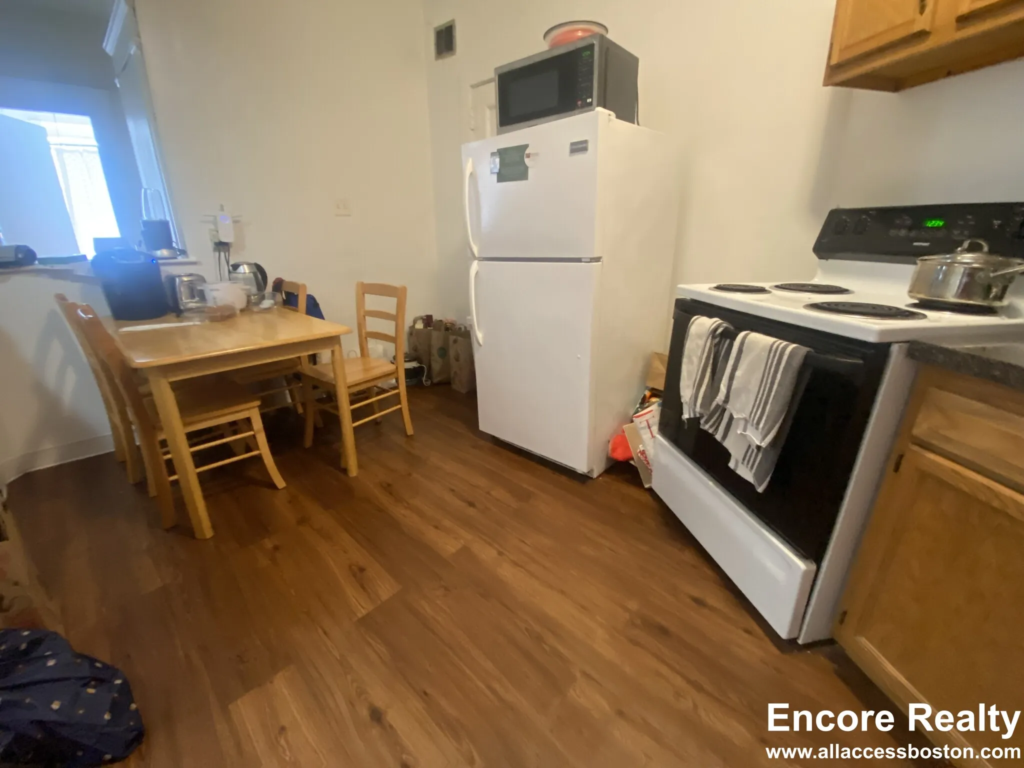2 bed, 1 bath apartment for rent at 1589 Beacon St Unit 8, Brookline — photo 3 of 9
