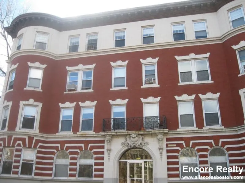 2 bed, 1 bath apartment for rent at 1589 Beacon St Unit 8, Brookline — photo 8 of 9