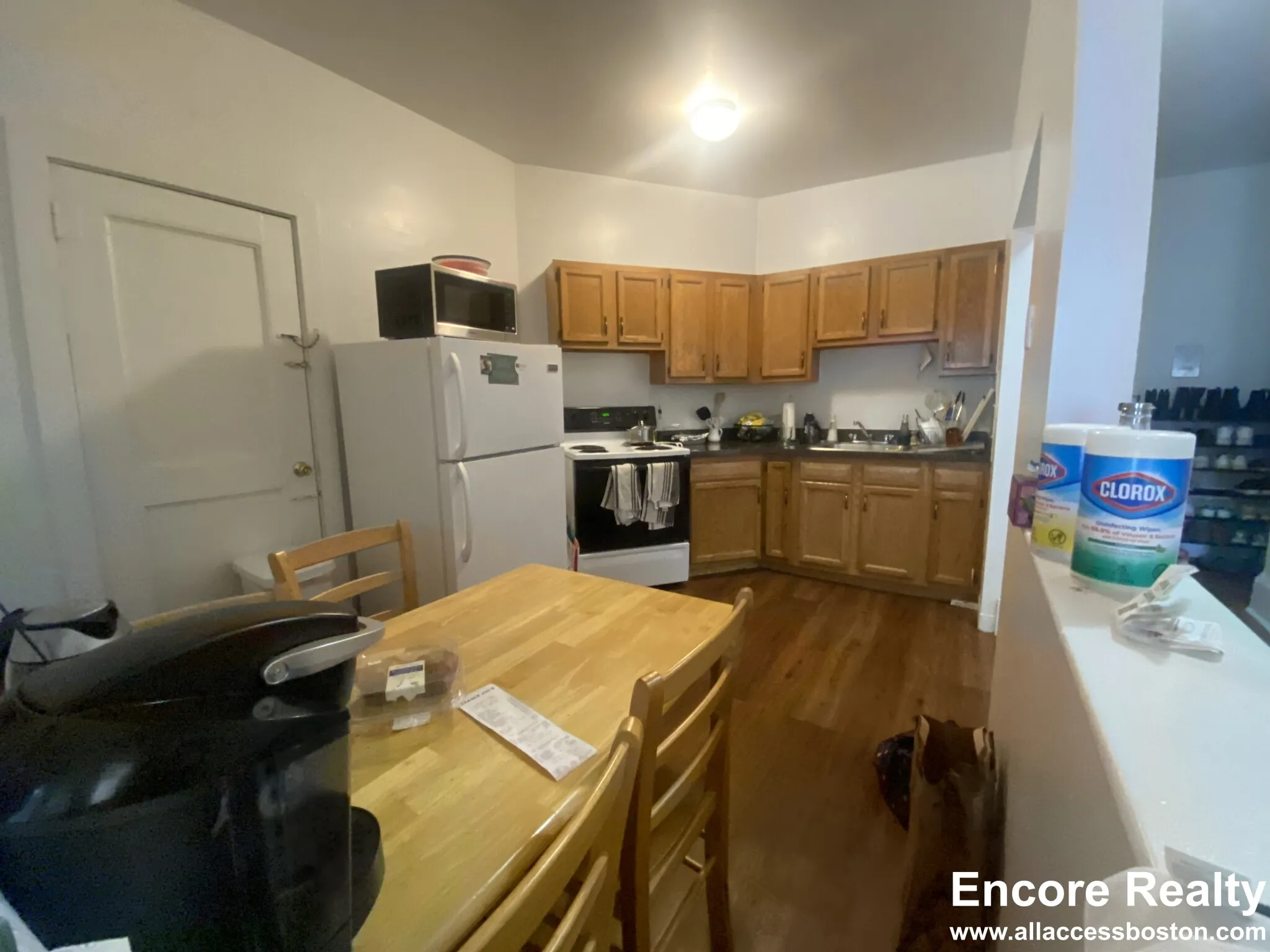 2 bed, 1 bath apartment for rent at 1589 Beacon St Unit 8, Brookline — photo 2 of 9