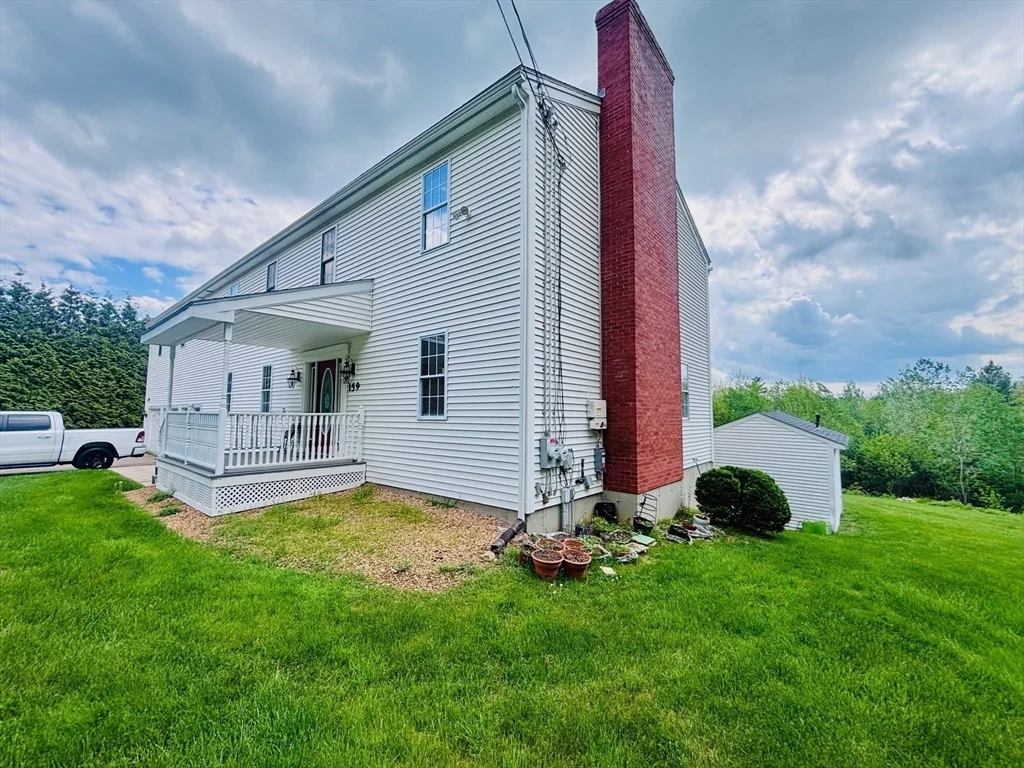 5 bed, 2 bath apartment for rent at 159 Barre Paxton Rd Unit Main, Rutland — photo 1 of 24