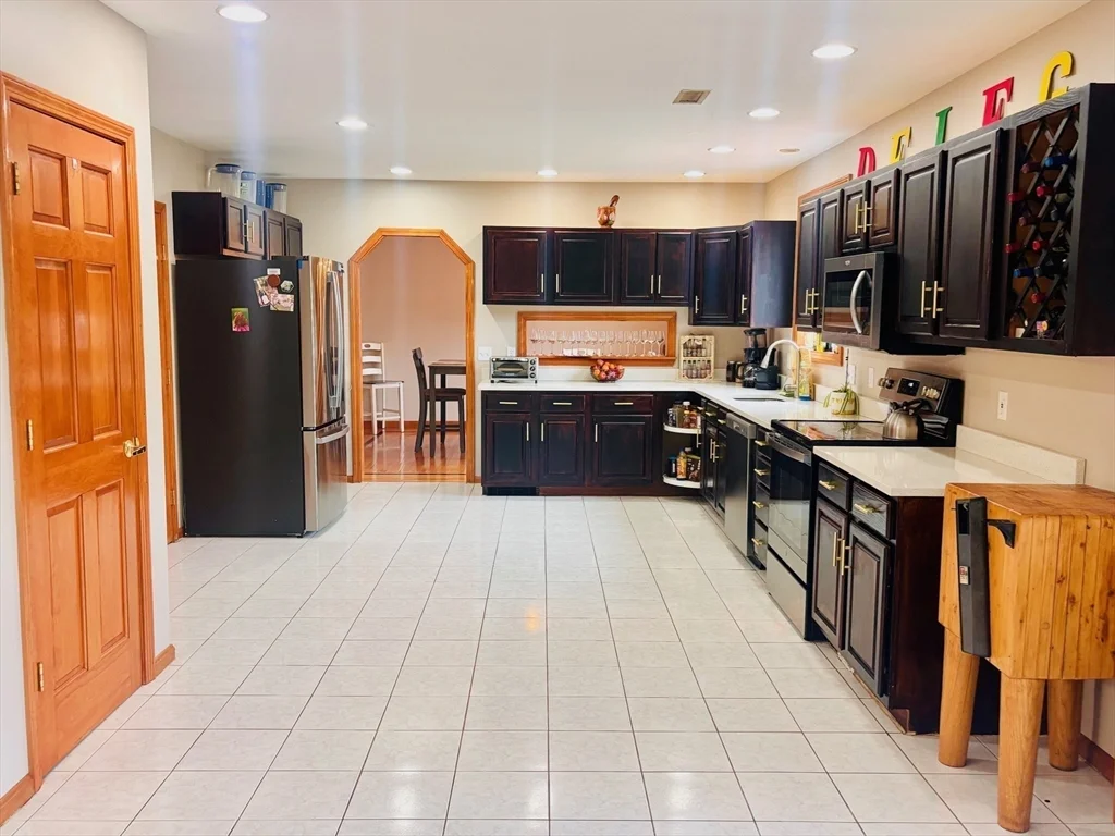 5 bed, 2 bath apartment for rent at 159 Barre Paxton Rd Unit Main, Rutland — photo 9 of 24