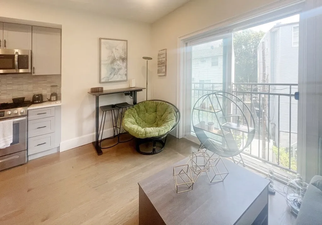1 bed, 1 bath apartment for rent at 159 Bennington St Unit 3, East Boston — photo 4 of 20