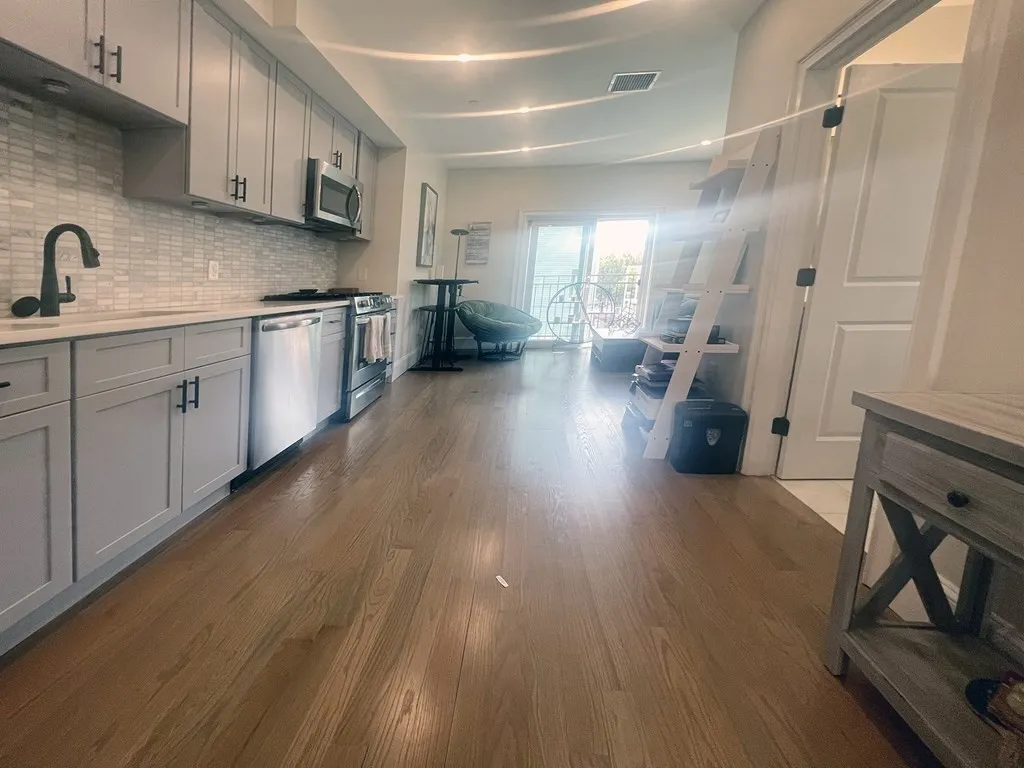 1 bed, 1 bath apartment for rent at 159 Bennington St Unit 3, East Boston — photo 5 of 20