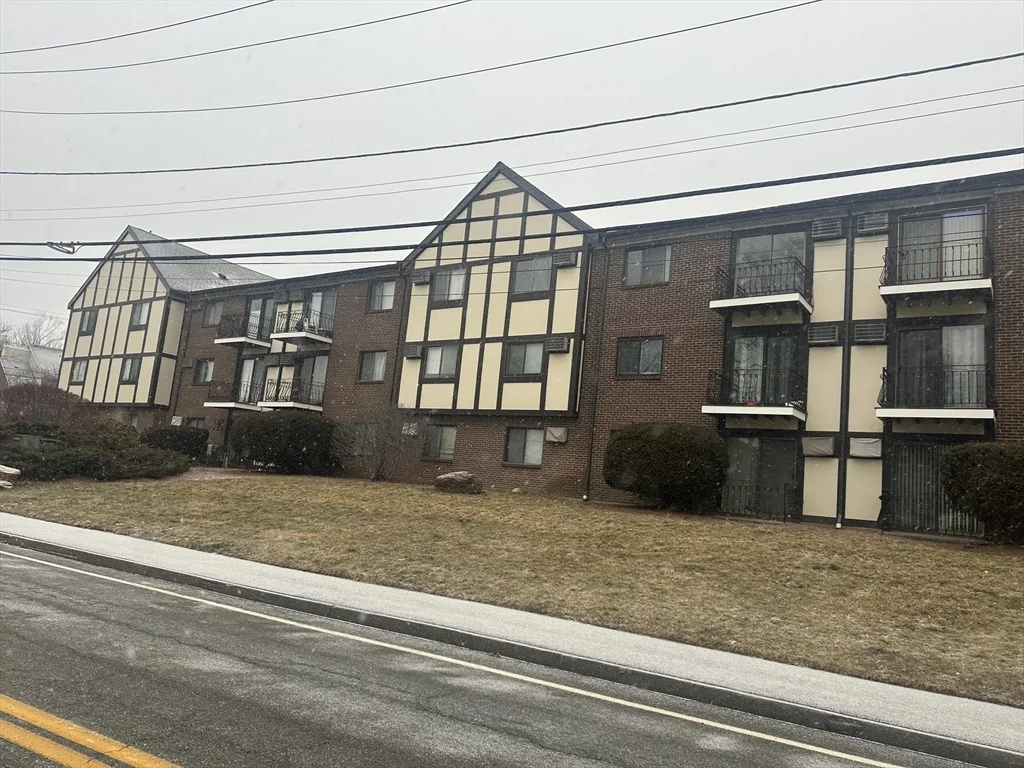 2 bed, 1 bath apartment for rent at 159 Bittersweet Ln Unit 125, Randolph
