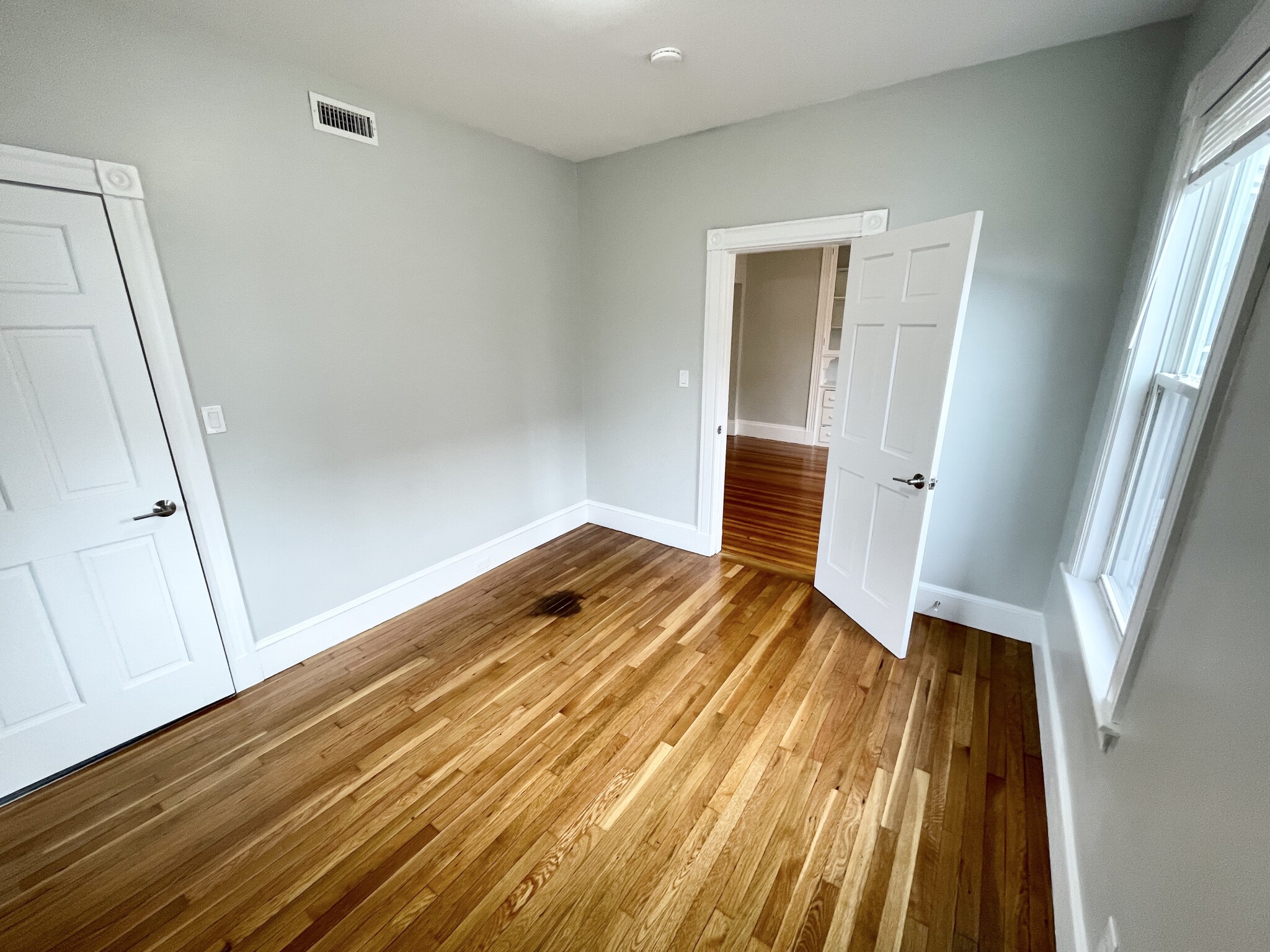 4 bed, 1 bath apartment for rent at 159 Boston St Unit 1, Dorchester — photo 5 of 8