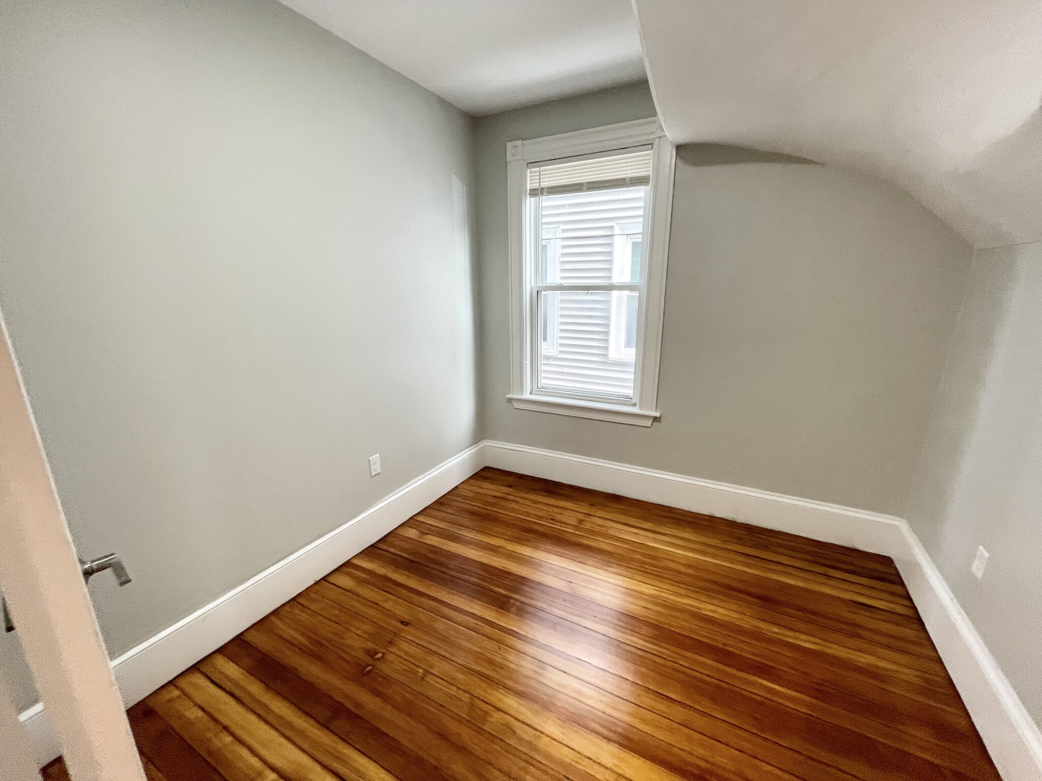4 bed, 1 bath apartment for rent at 159 Boston St Unit 1, Dorchester — photo 7 of 8