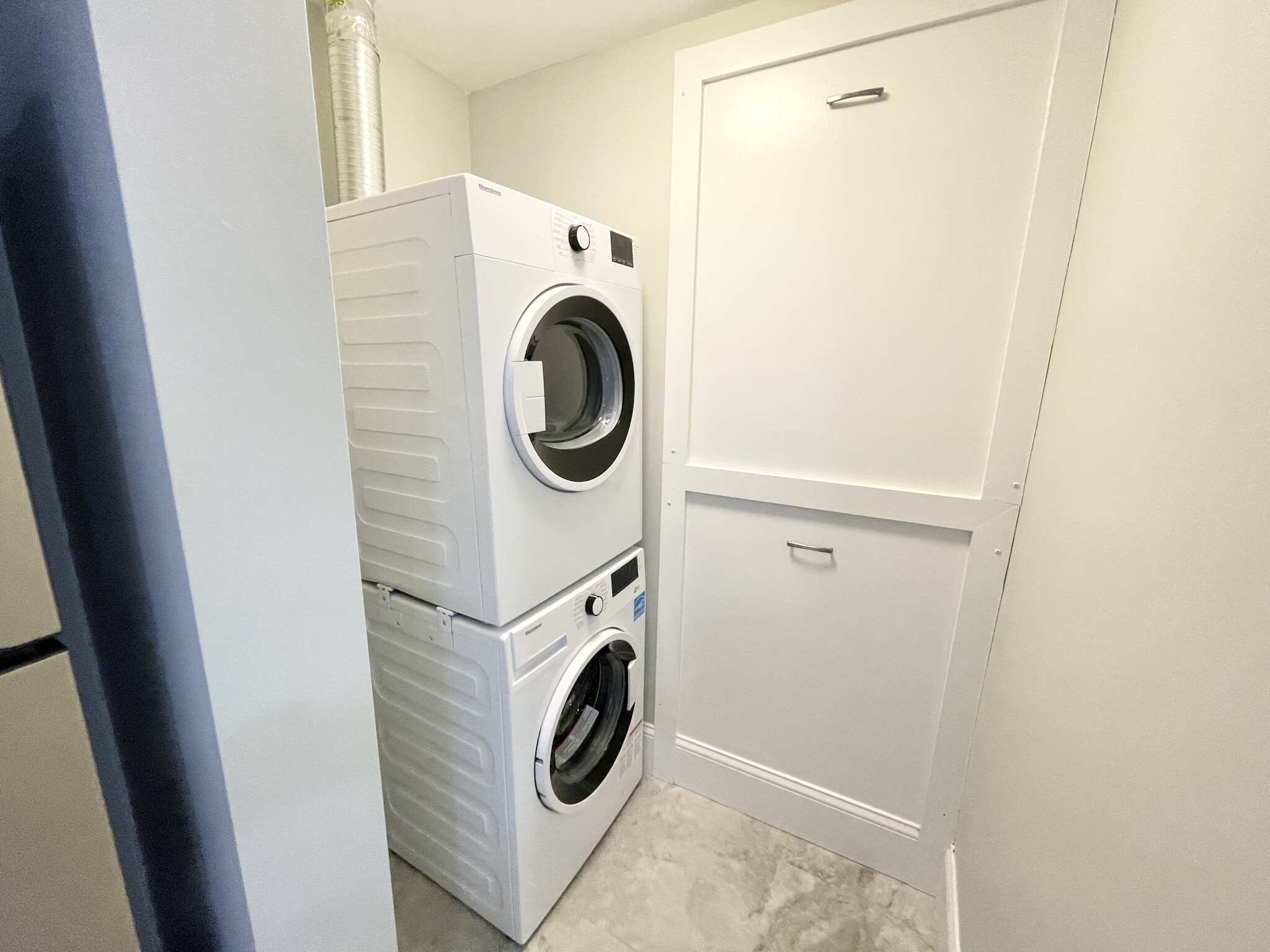 4 bed, 1 bath apartment for rent at 159 Boston St Unit 1, Dorchester — photo 2 of 8