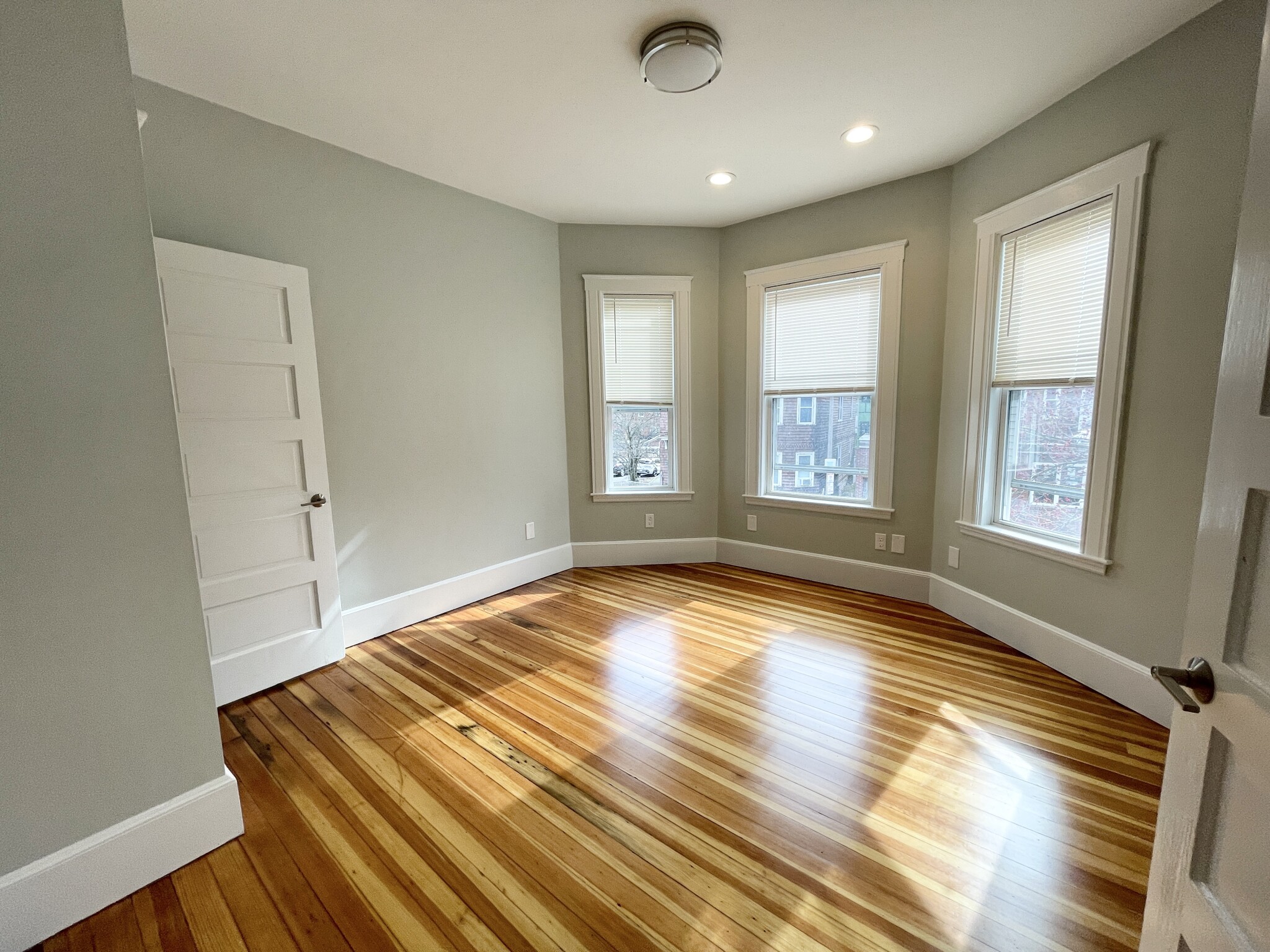 4 bed, 2 bath apartment for rent at 159 Boston St Unit 2, Dorchester — photo 8 of 8