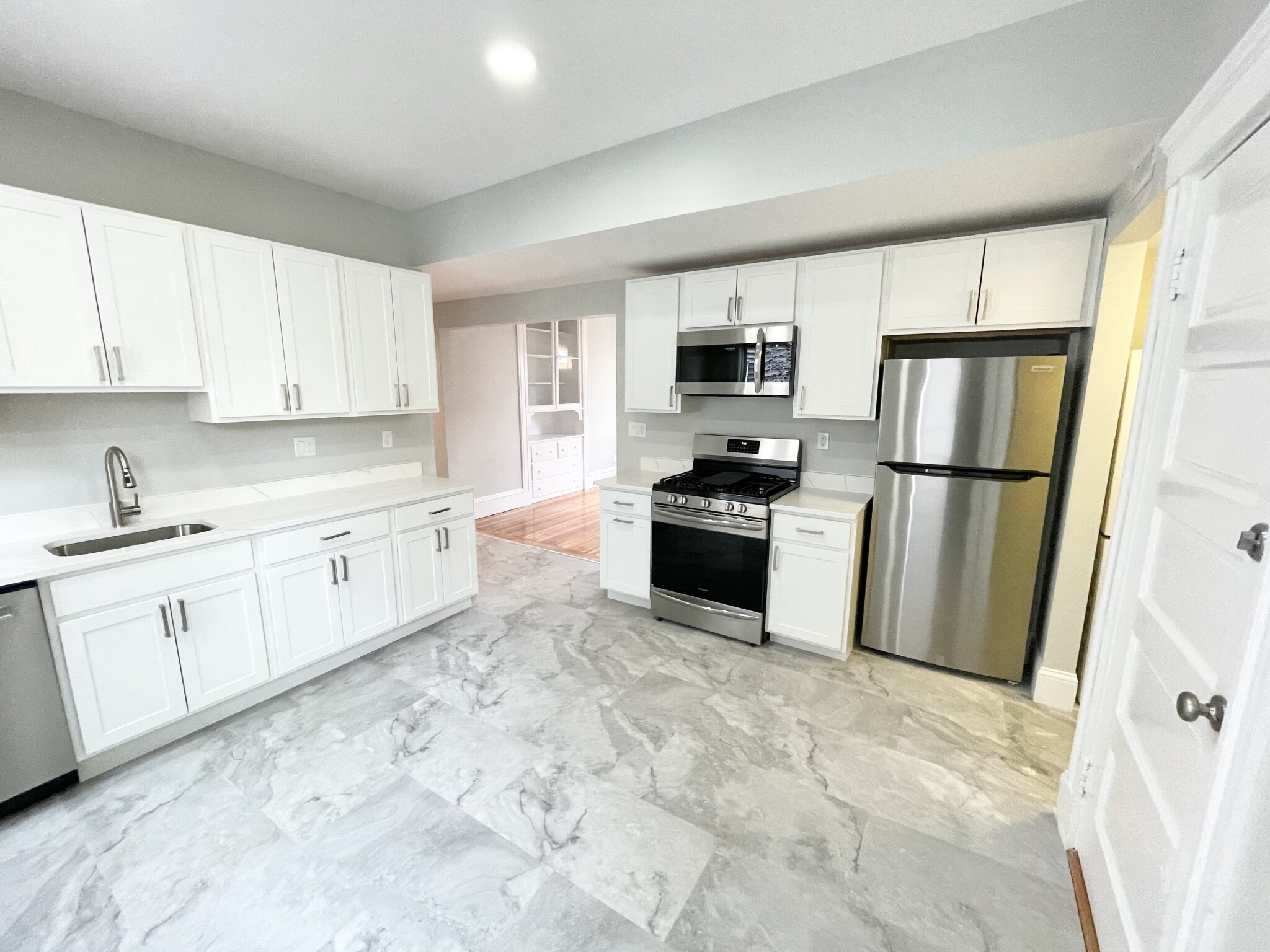 4 bed, 2 bath apartment for rent at 159 Boston St Unit 2, Dorchester — photo 2 of 8