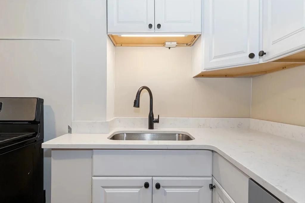 2 bed, 1 bath apartment for rent at 159 Cambridge St Unit 3, East Cambridge — photo 4 of 9