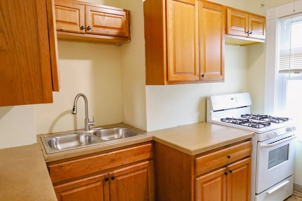 3 bed, 1 bath apartment for rent at 159 Covel Unit 2, Fall River — photo 1 of 9