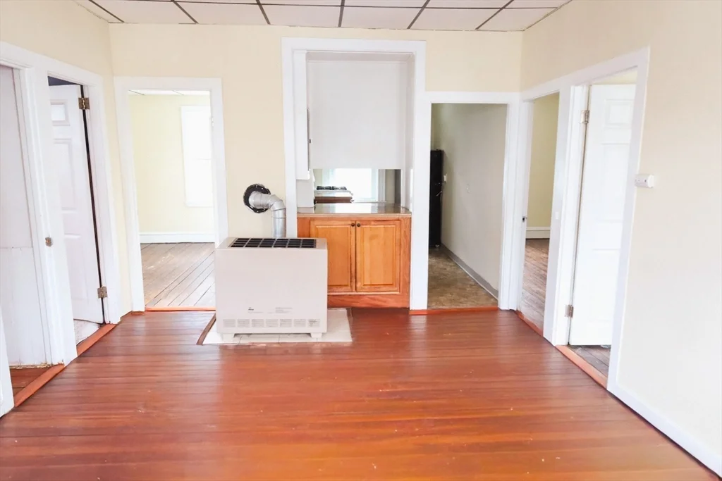 3 bed, 1 bath apartment for rent at 159 Covel Unit 2, Fall River — photo 4 of 9