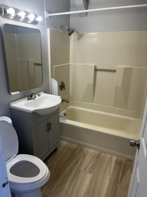 3 bed, 1 bath apartment for rent at 159 E Central Unit 2nd FL, Franklin — photo 10 of 28