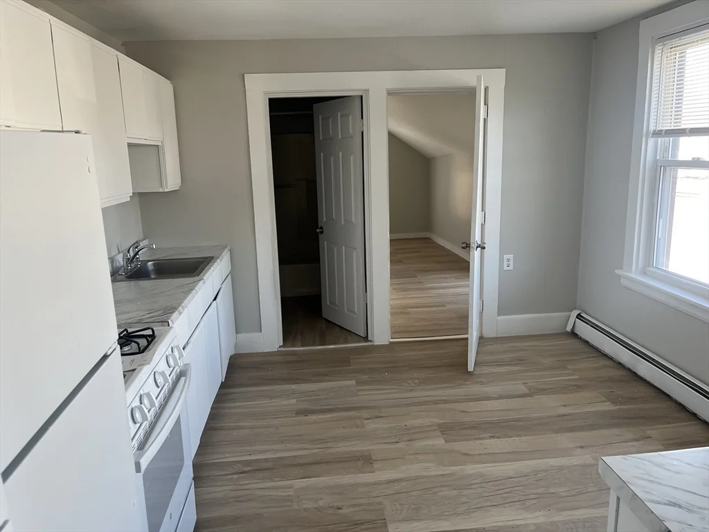 3 bed, 1 bath apartment for rent at 159 E Central Unit 2nd FL, Franklin — photo 7 of 28