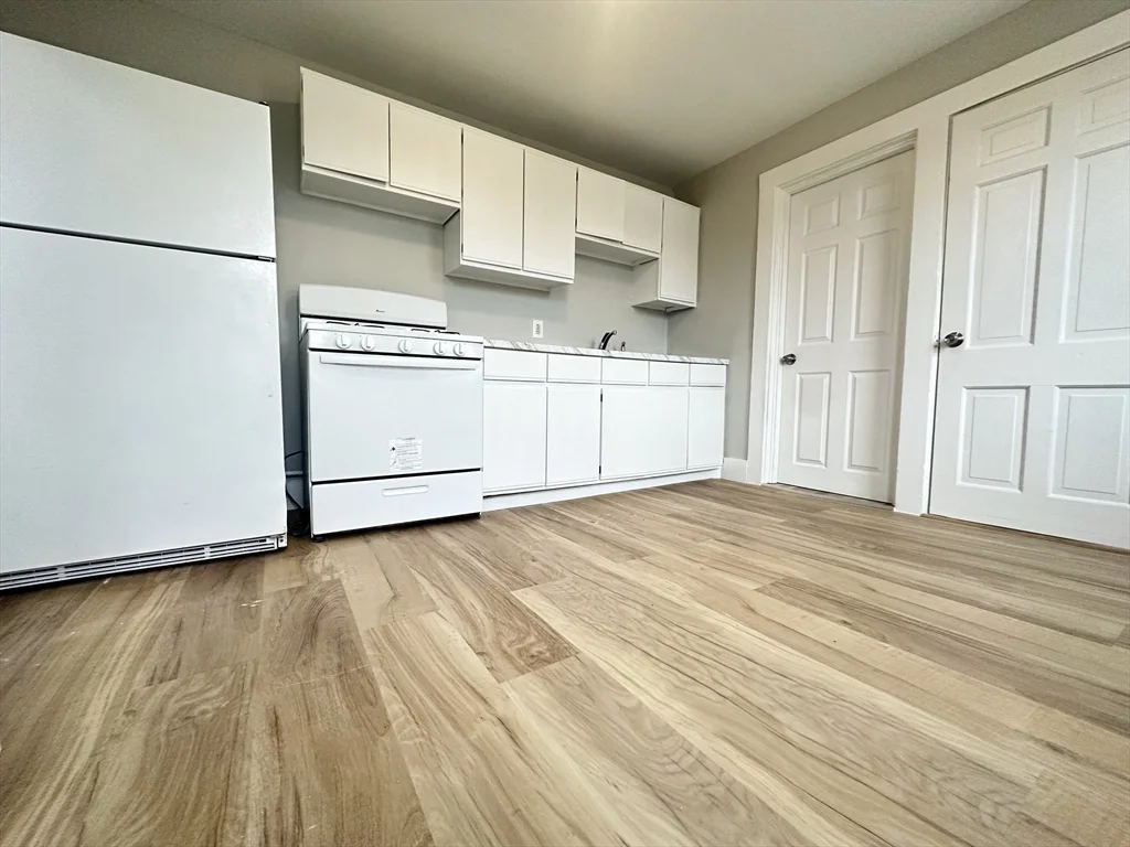 3 bed, 1 bath apartment for rent at 159 E Central St Unit 2nd fl, Franklin — photo 3 of 15