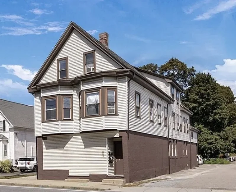 3 bed, 1 bath apartment for rent at 159 E Central St Unit 2nd fl, Franklin — photo 1 of 15