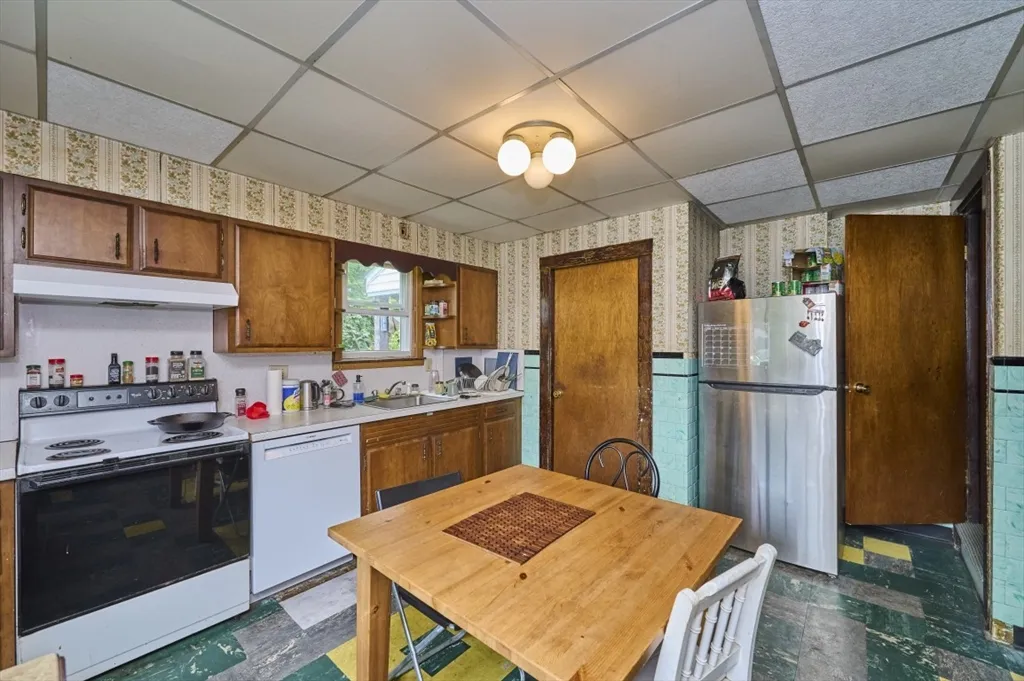 4 bed, 2 bath apartment for rent at 159 Foster St Unit 1, Brighton — photo 10 of 16