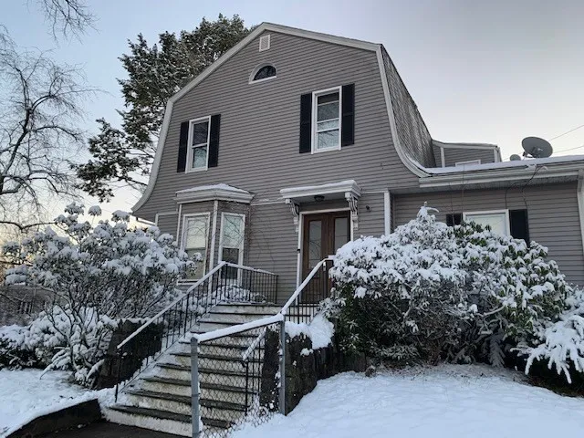 1 bed, 1 bath apartment for rent at 159 Grandview Ave Unit 1, Wollaston — photo 1 of 10
