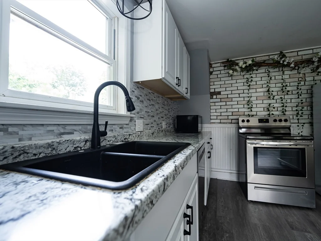 4 bed, 1 bath apartment for rent at 159 Hamilton St Unit 2, Southbridge — photo 14 of 20