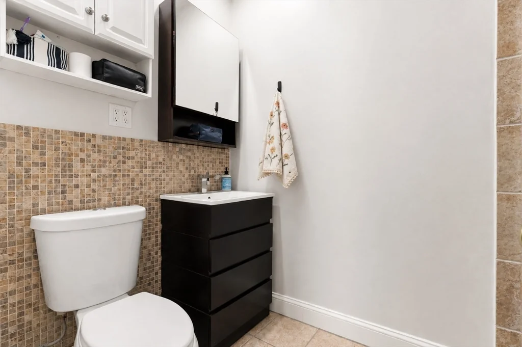 2 bed, 1 bath apartment for rent at 159 M St Unit 3, South Boston — photo 11 of 16