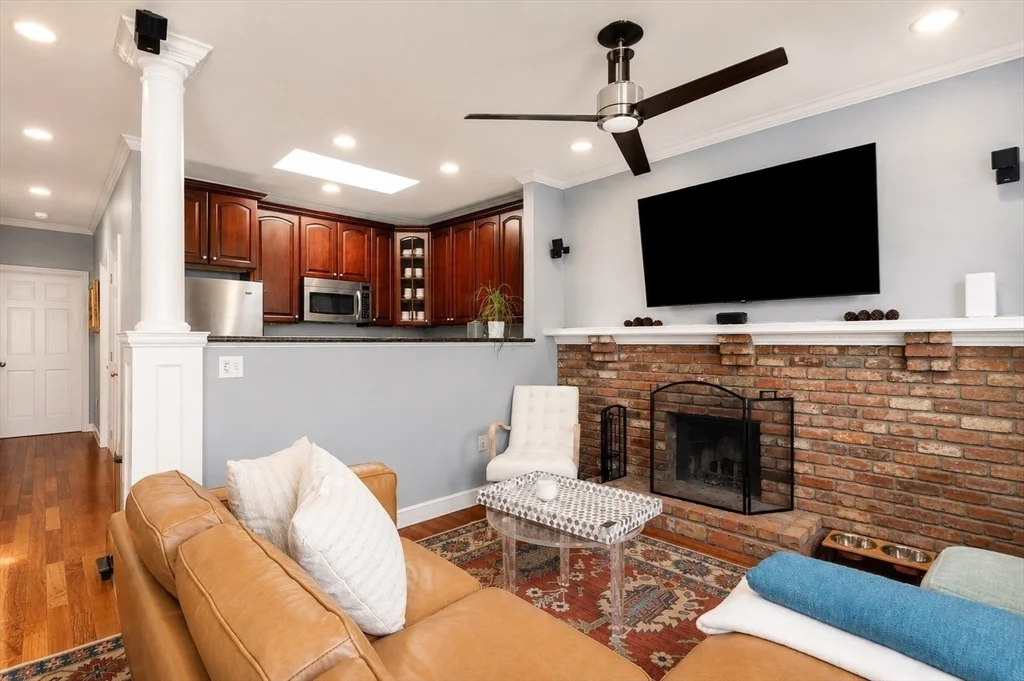 2 bed, 1 bath apartment for rent at 159 M St Unit 3, South Boston