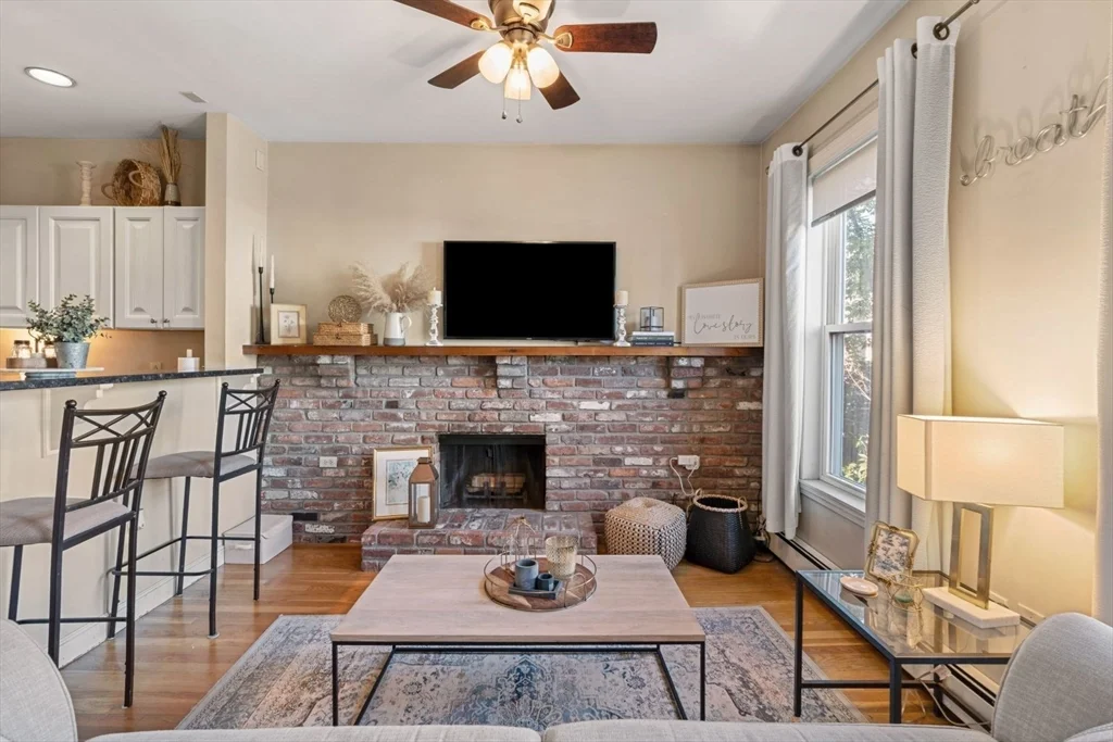 2 bed, 1 bath apartment for rent at 159 M Unit 2, South Boston — photo 1 of 25