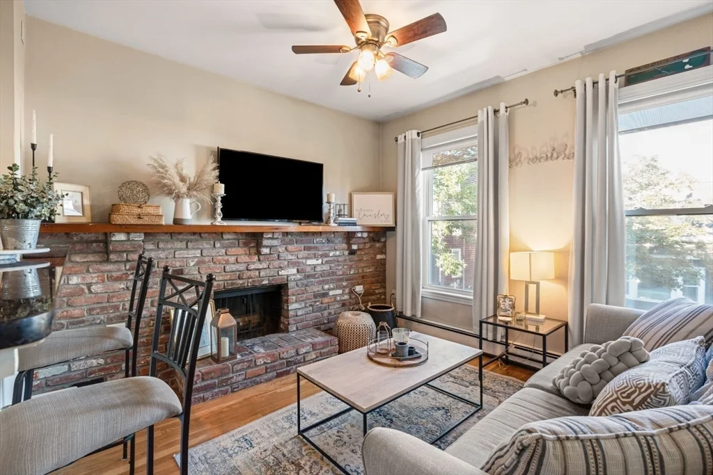 2 bed, 1 bath apartment for rent at 159 M Unit 2, South Boston — photo 2 of 25