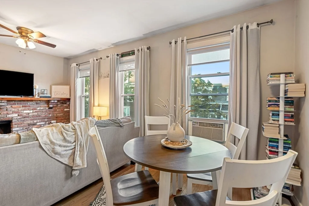2 bed, 1 bath apartment for rent at 159 M Unit 2, South Boston — photo 4 of 25