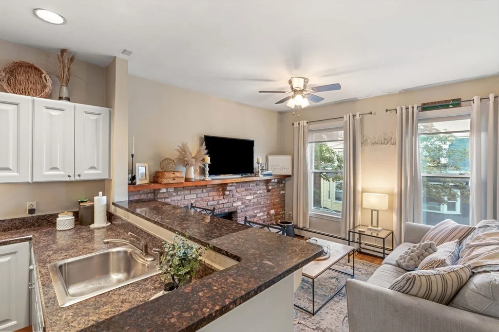 2 bed, 1 bath apartment for rent at 159 M Unit 2, South Boston — photo 9 of 25