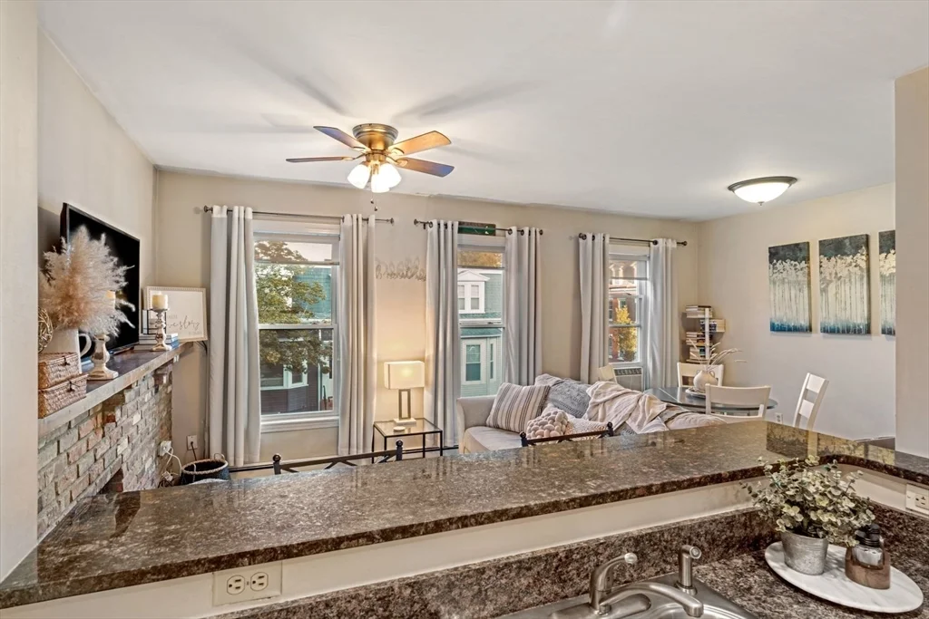 2 bed, 1 bath apartment for rent at 159 M Unit 2, South Boston — photo 8 of 25