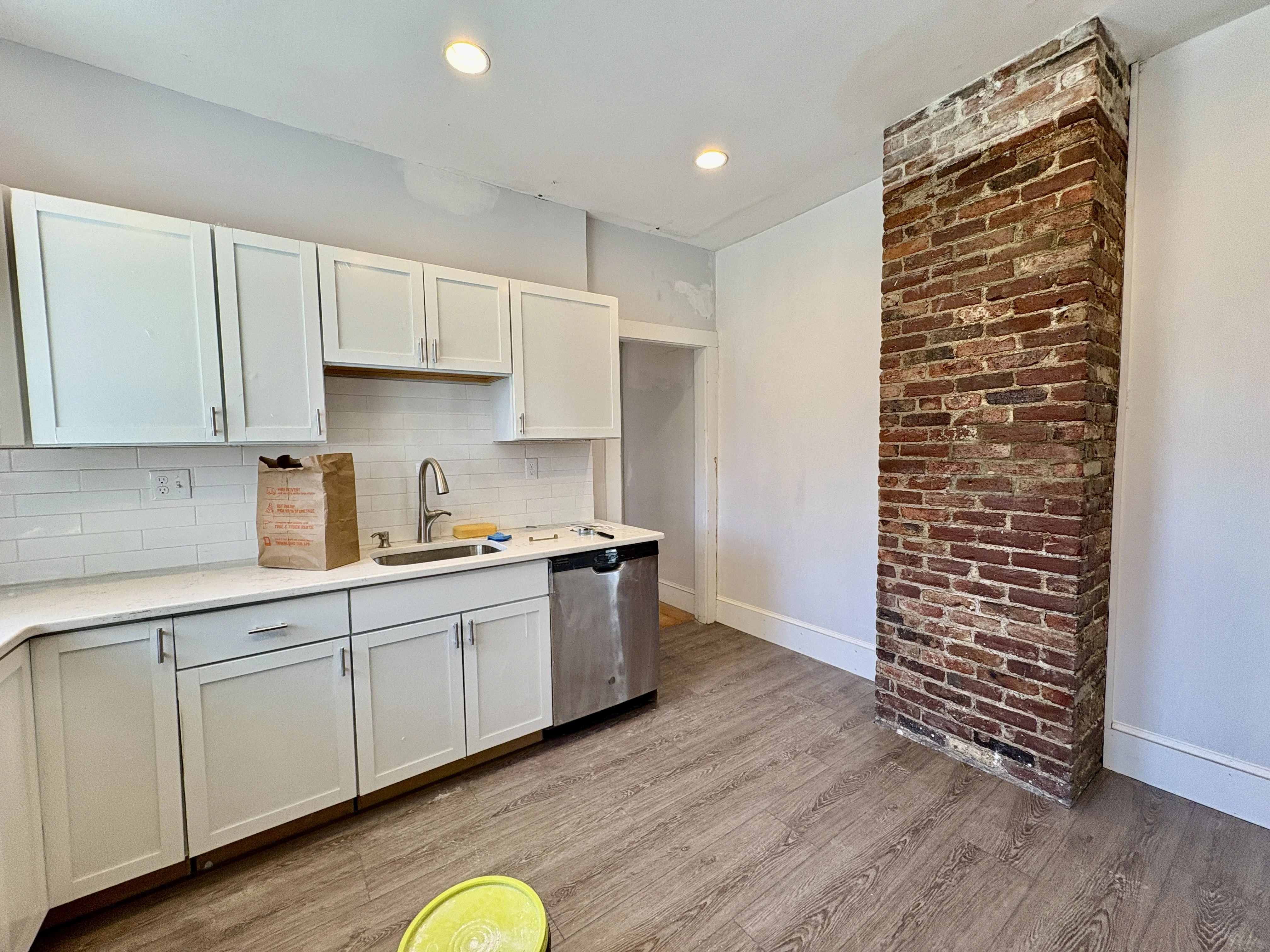4 bed, 2 bath apartment for rent at 159 Parsons St Unit 2, Brighton — photo 11 of 17