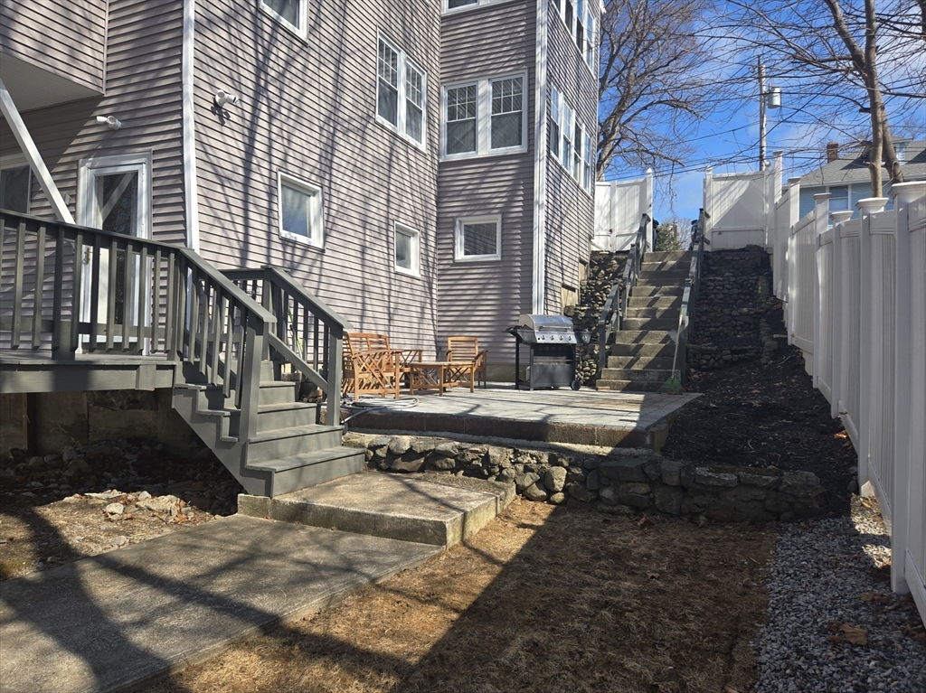 4 bed, 1 bath apartment for rent at 159 Putnam St Unit 2, Quincy — photo 17 of 18