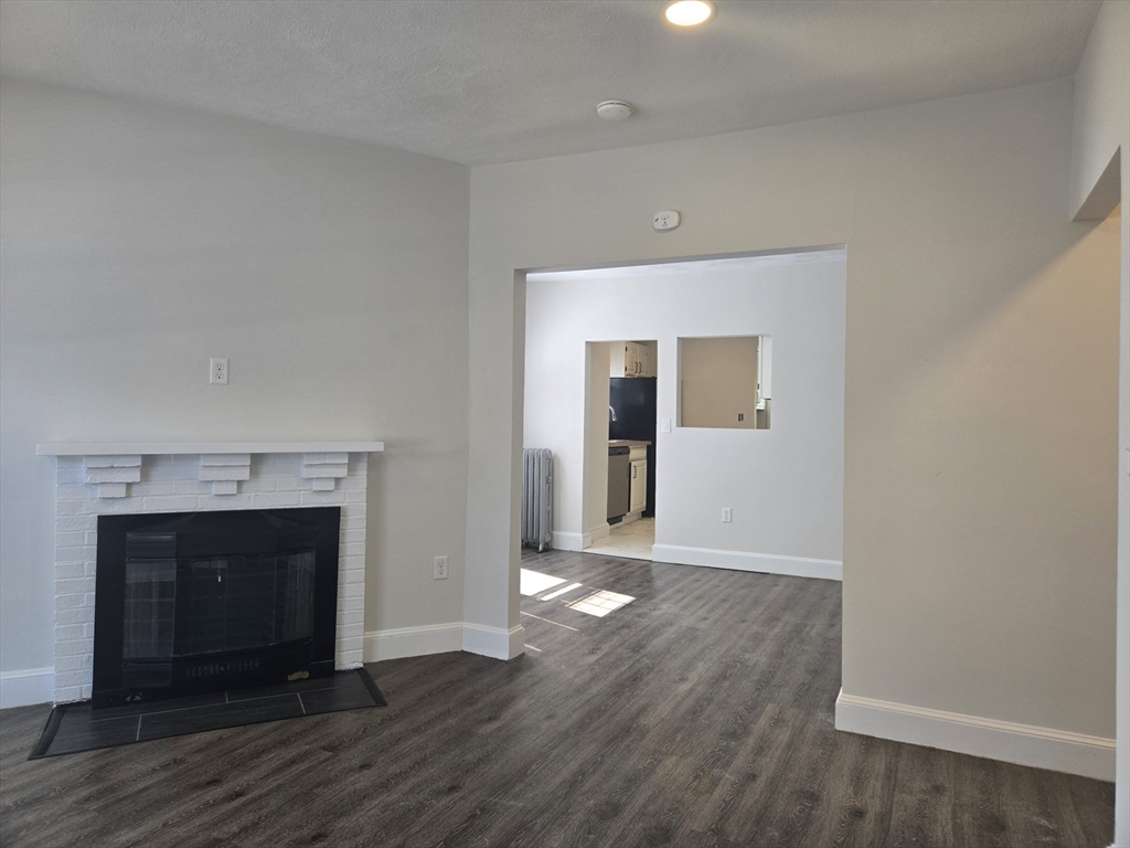 4 bed, 1 bath apartment for rent at 159 Putnam St Unit 2, Quincy — photo 5 of 18