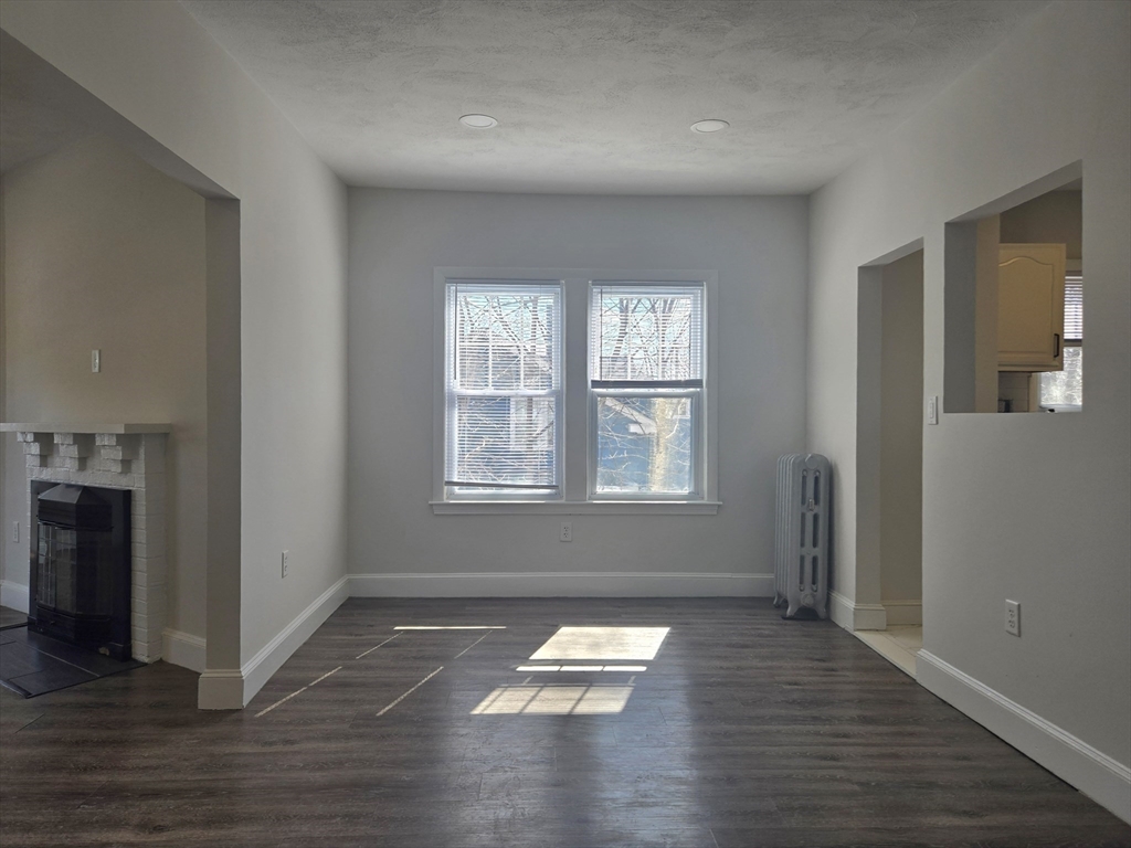 4 bed, 1 bath apartment for rent at 159 Putnam St Unit 2, Quincy — photo 6 of 18