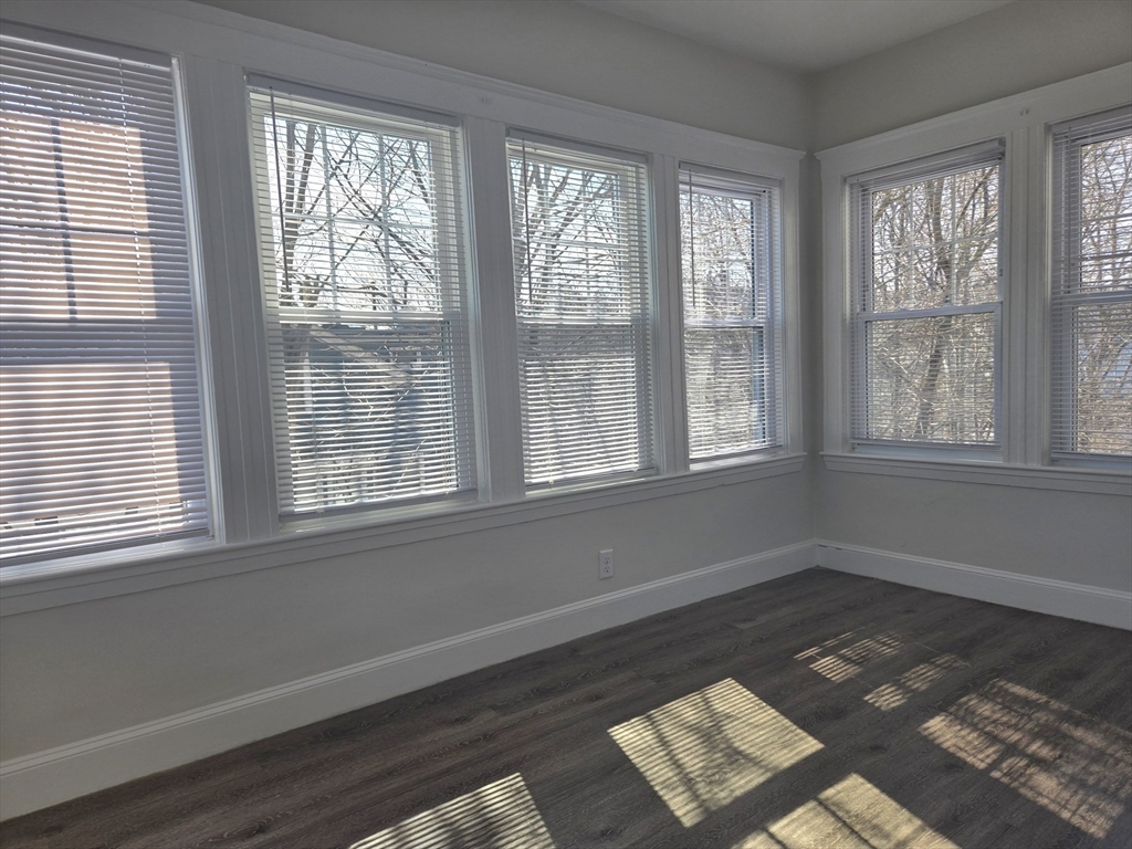 4 bed, 1 bath apartment for rent at 159 Putnam St Unit 2, Quincy — photo 4 of 18
