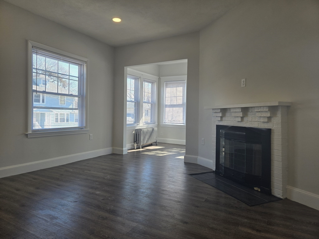 4 bed, 1 bath apartment for rent at 159 Putnam St Unit 2, Quincy — photo 3 of 18