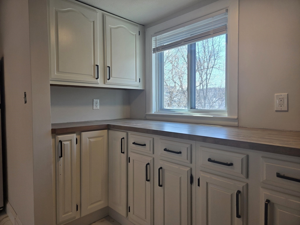 4 bed, 1 bath apartment for rent at 159 Putnam St Unit 2, Quincy — photo 10 of 18