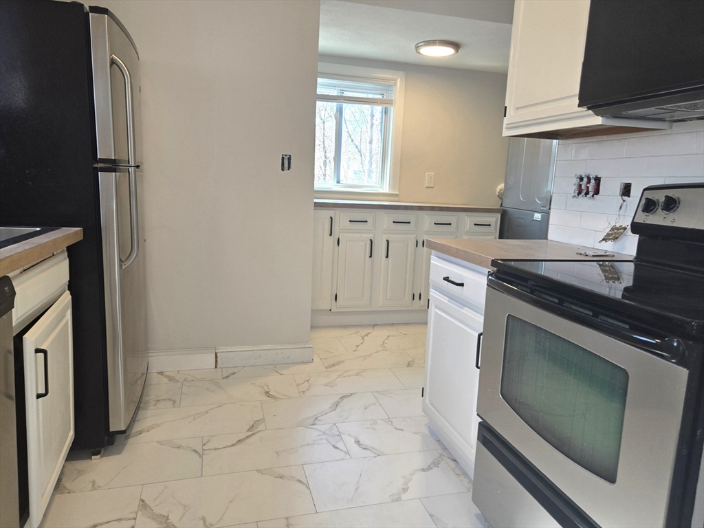 4 bed, 1 bath apartment for rent at 159 Putnam St Unit 2, Quincy — photo 7 of 18