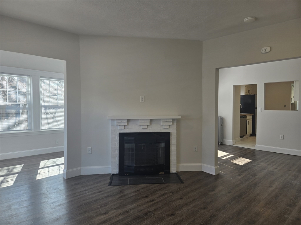 4 bed, 1 bath apartment for rent at 159 Putnam St Unit 2, Quincy — photo 2 of 18