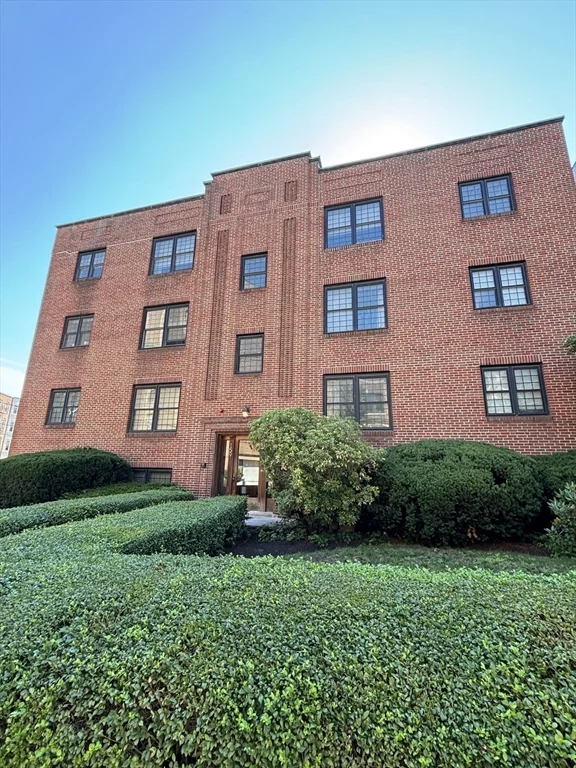2 bed, 2 bath apartment for rent at 159 Saint Paul St Unit 1, Coolidge Corner — photo 11 of 12