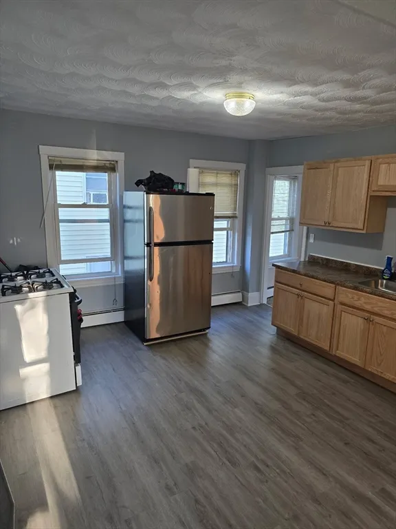 3 bed, 1 bath apartment for rent at 159 Warren Ave Unit 2, Pawtucket — photo 2 of 10