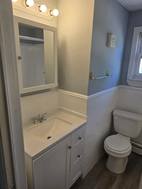 3 bed, 1 bath apartment for rent at 159 Warren Ave Unit 2, Pawtucket — photo 7 of 10