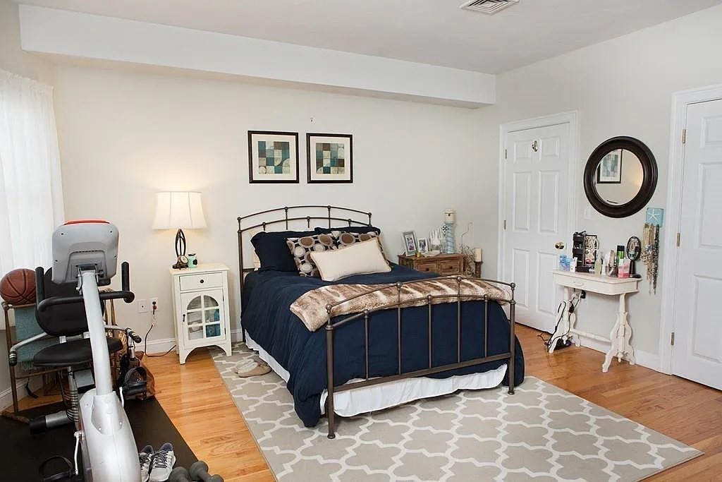 3 bed, 2.5 bath apartment for rent at 159 W 6th St Unit 1, South Boston — photo 19 of 36