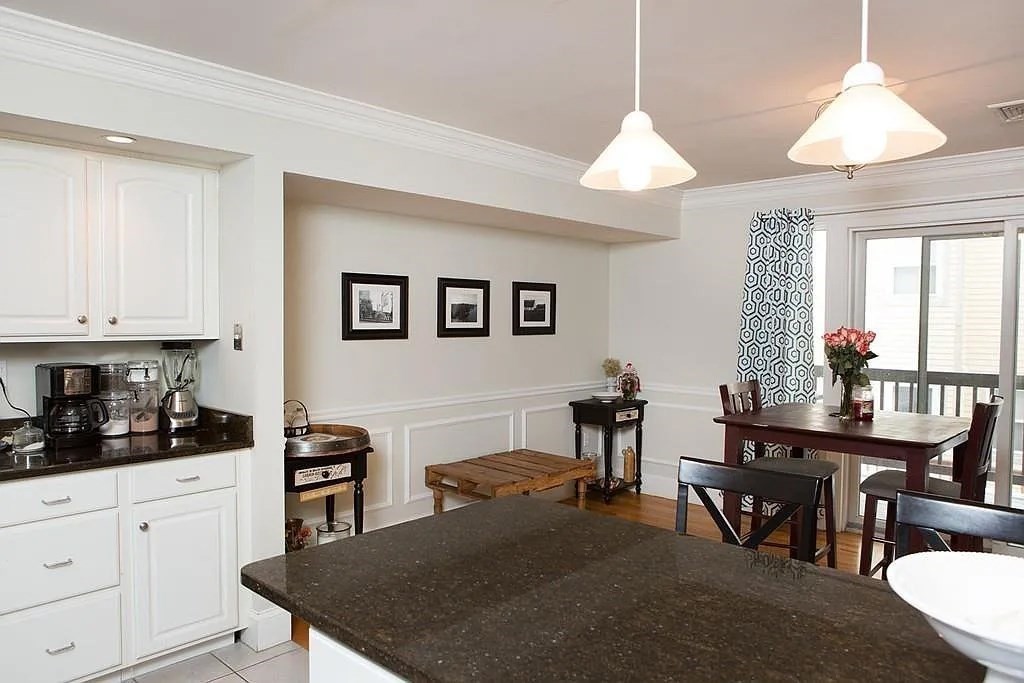 3 bed, 2.5 bath apartment for rent at 159 W 6th St Unit 1, South Boston — photo 6 of 36