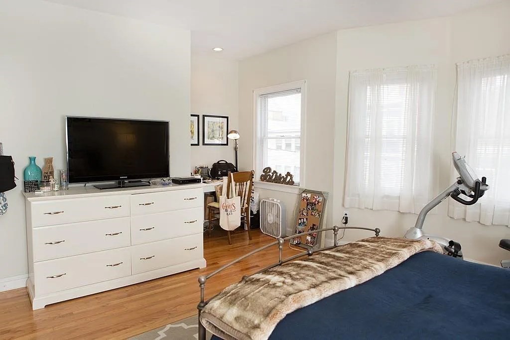 3 bed, 2.5 bath apartment for rent at 159 W 6th St Unit 1, South Boston — photo 5 of 36